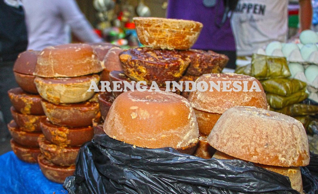 Bentuk gula aren yang dijual di Pasar Kandangan Kalimantan Selatan