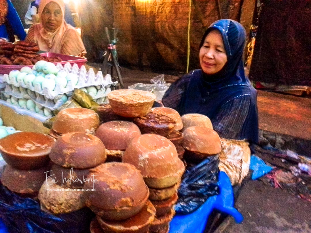 Penjual gula aren di Pasar Kandangan